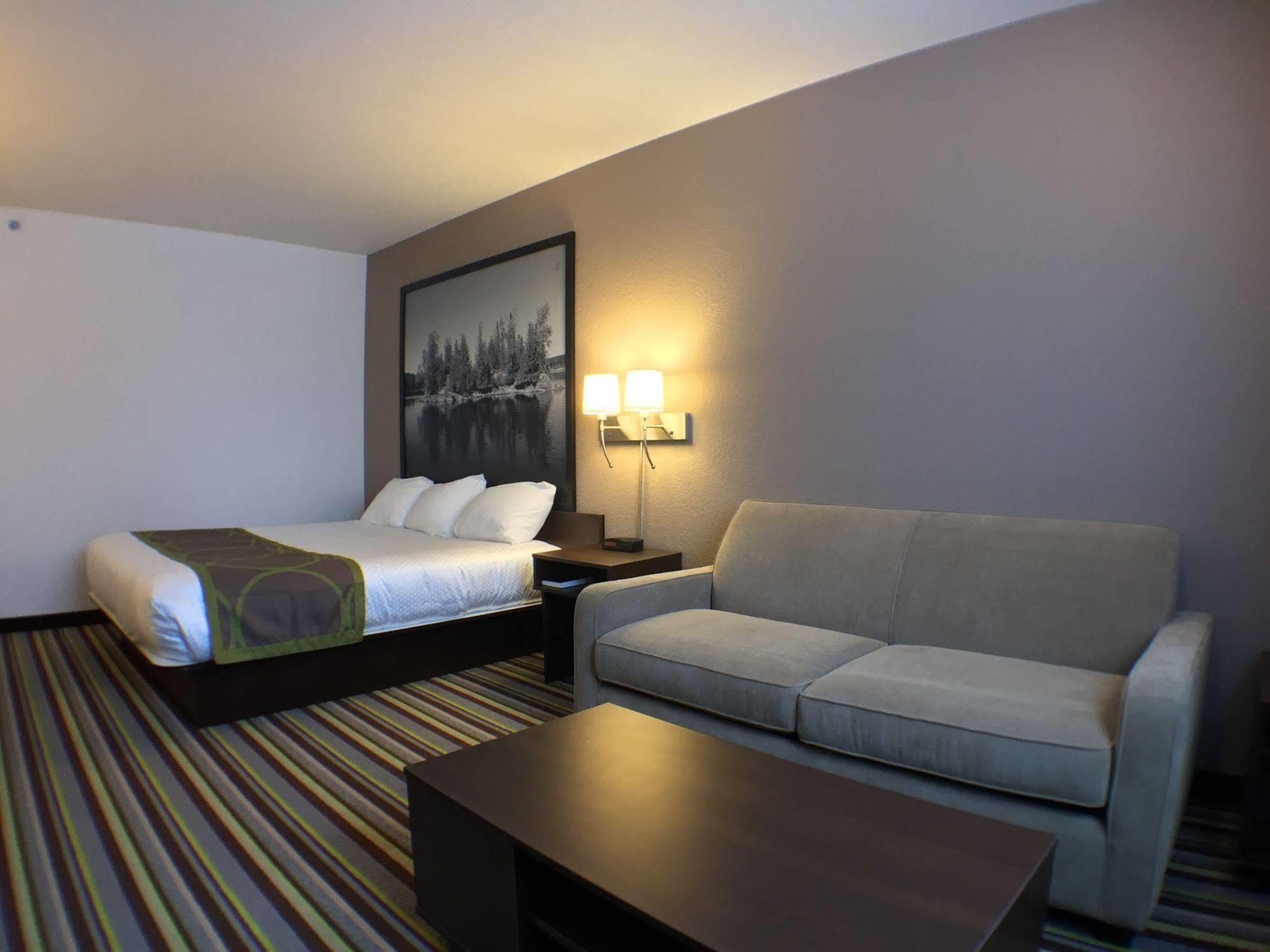 Super 8 By Wyndham Kenora Otel Dış mekan fotoğraf